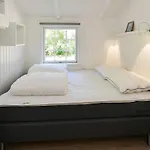 5 Person In Oksbol-by Traum *