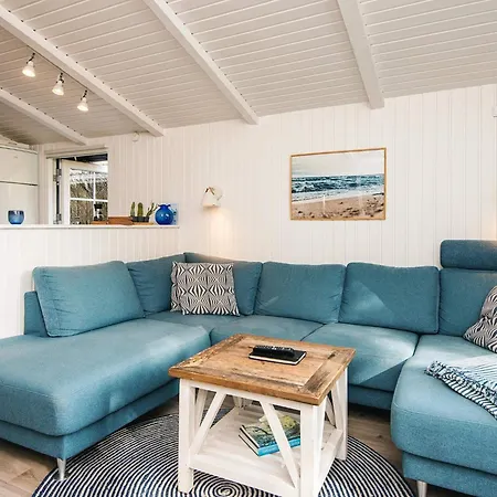 5 Person In Oksbol-by Traum