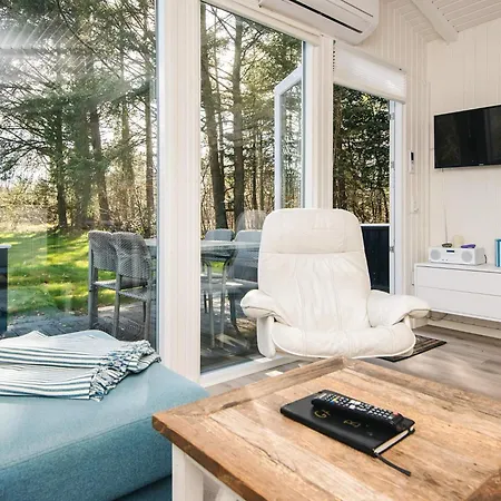 5 Person In Oksbol-by Traum Dyreby