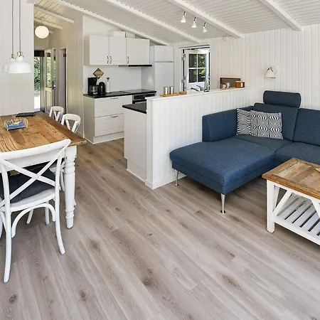 5 Person In Oksbol-by Traum * Dyreby