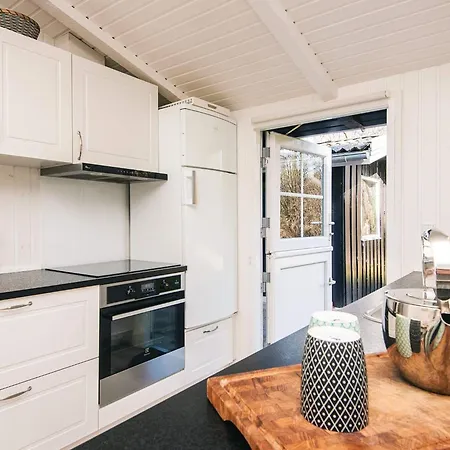 5 Person In Oksbol-by Traum