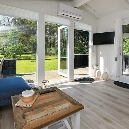 5 Person In Oksbol-by Traum