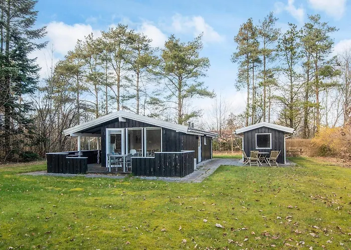 5 Person In Oksbol-by Traum * Dyreby