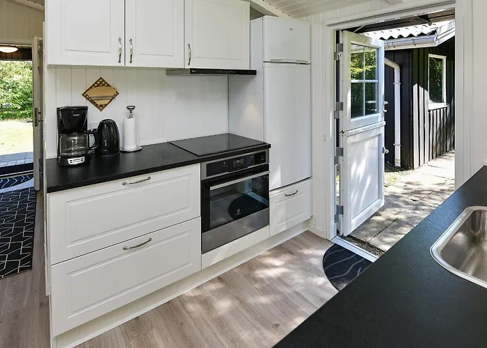 5 Person In Oksbol-by Traum