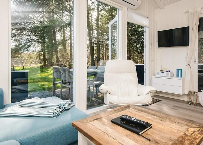 5 Person In Oksbol-by Traum Dyreby