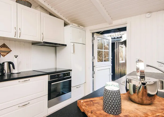 5 Person In Oksbol-by Traum