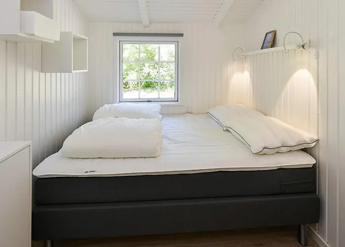 5 Person In Oksbol-by Traum *