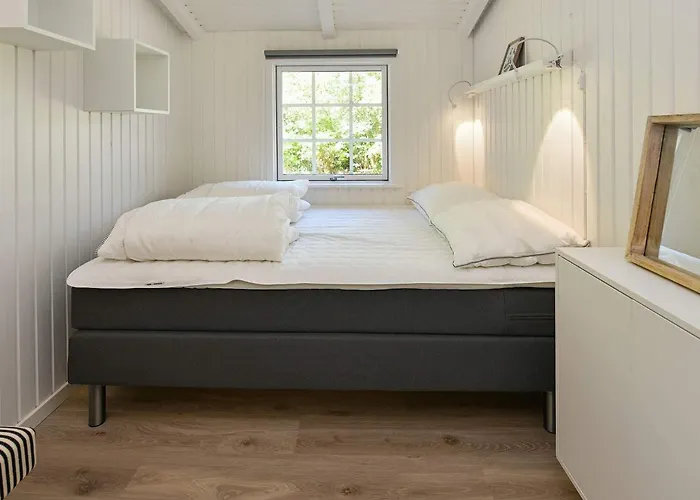 5 Person In Oksbol-by Traum * Dyreby